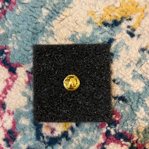 Champagne Problems enamel pin Taylor Swift - Picture 3 of 4